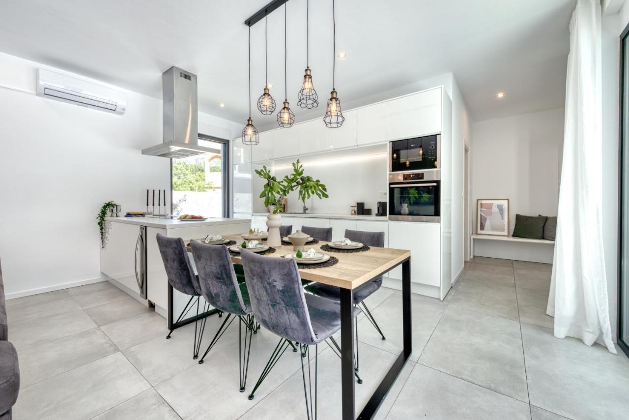 Villa Oasis - Your Luxury Home Away From Home Celopeci Esterno foto